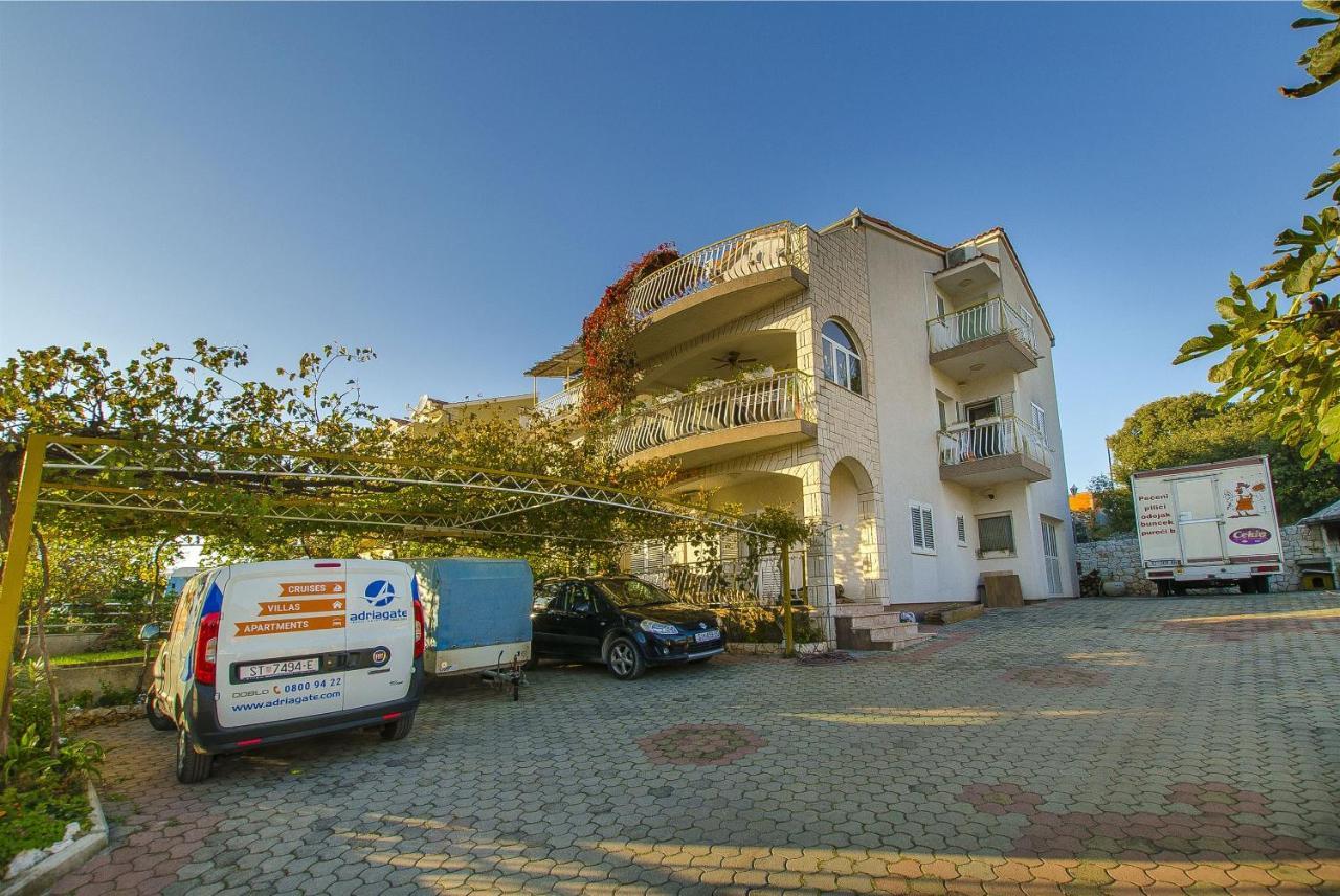 Apartments Nada Grebastica Exterior photo