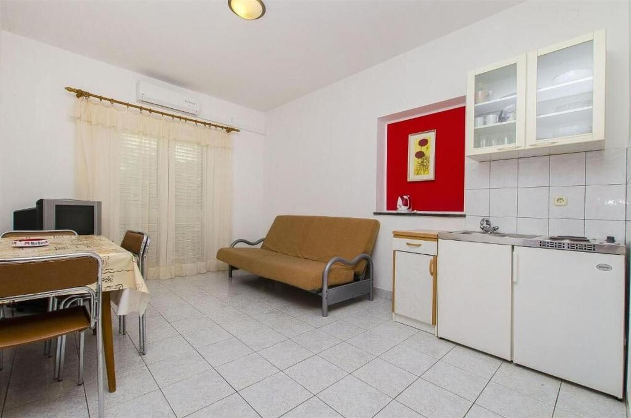 Apartments Nada Grebastica Exterior photo