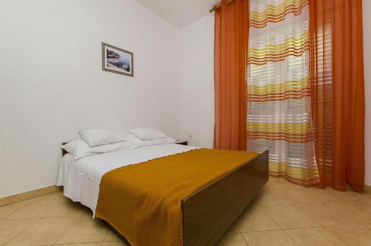 Apartments Nada Grebastica Exterior photo