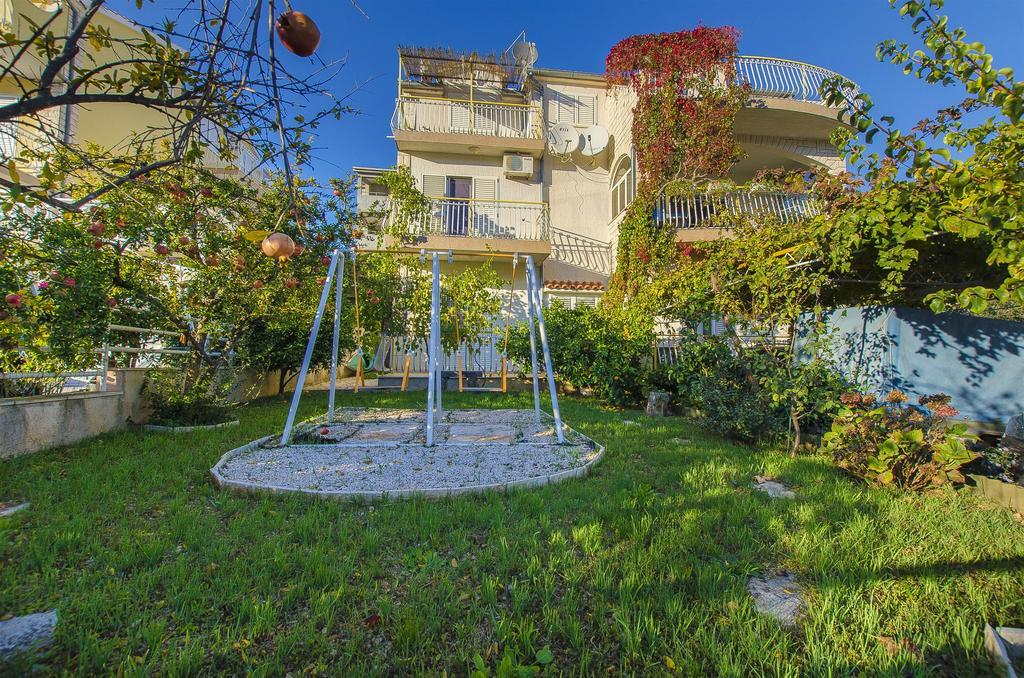 Apartments Nada Grebastica Exterior photo